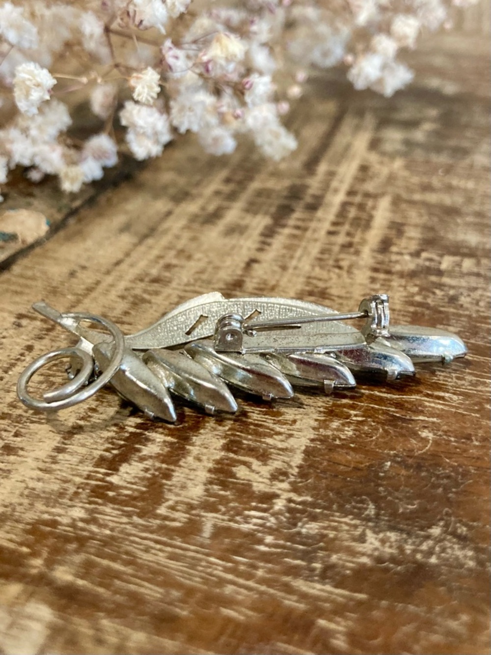 Costume Jewelry Leaf Shaped Pin Brooch with Gray Marquise Rhinestones - Picture 5 of 11